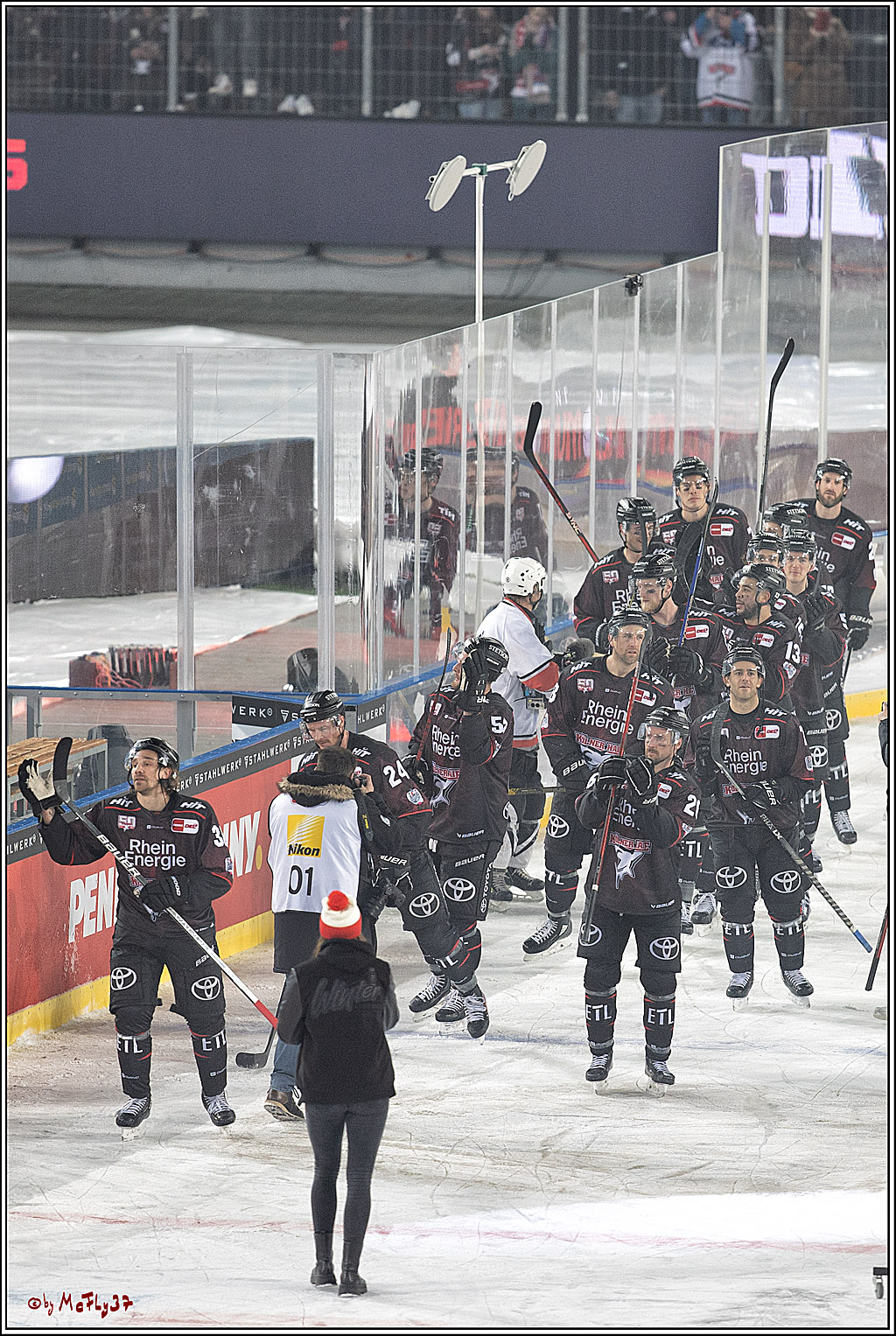 PENNY DEL WINTER GAME;  Kölner Haie - Adler Mannheim; Köln, 03.12.2022